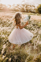 Load image into Gallery viewer, Grace in Petal