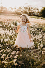 Load image into Gallery viewer, Grace in Petal