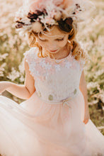Load image into Gallery viewer, Vivienne in Peach
